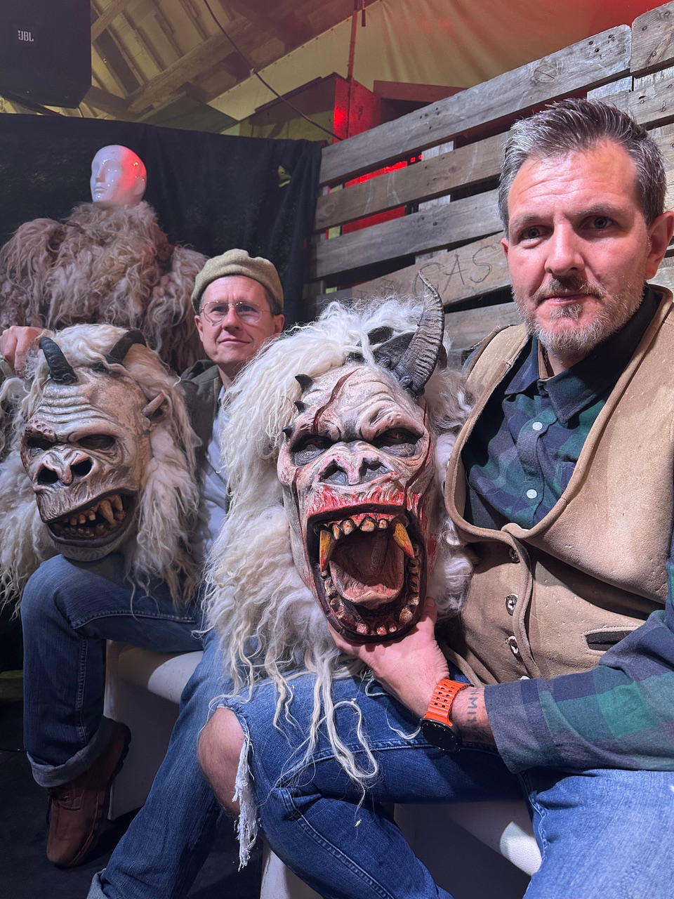 Mystische Maskenwelt in der "Fabrik"  in Saag – Bild 5