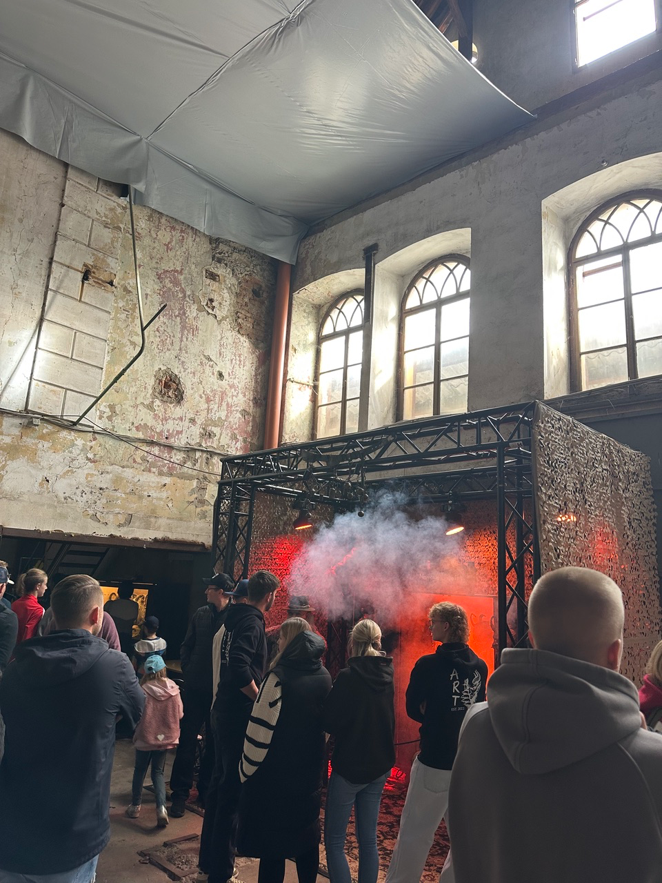 Mystische Maskenwelt in der "Fabrik"  in Saag – Bild 4